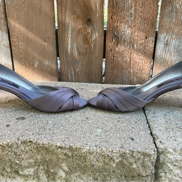 NINA Women’s Gray Satin Fabric Open Toe Heel Pump Size 7.5 - Picture 8 of 11